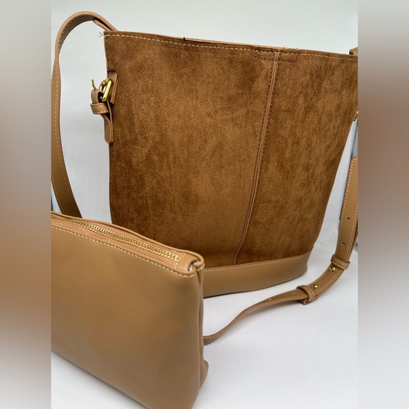 NWT Slouchy Bucket Bag Light Brown W Makeup Bag - Picture 5 of 13